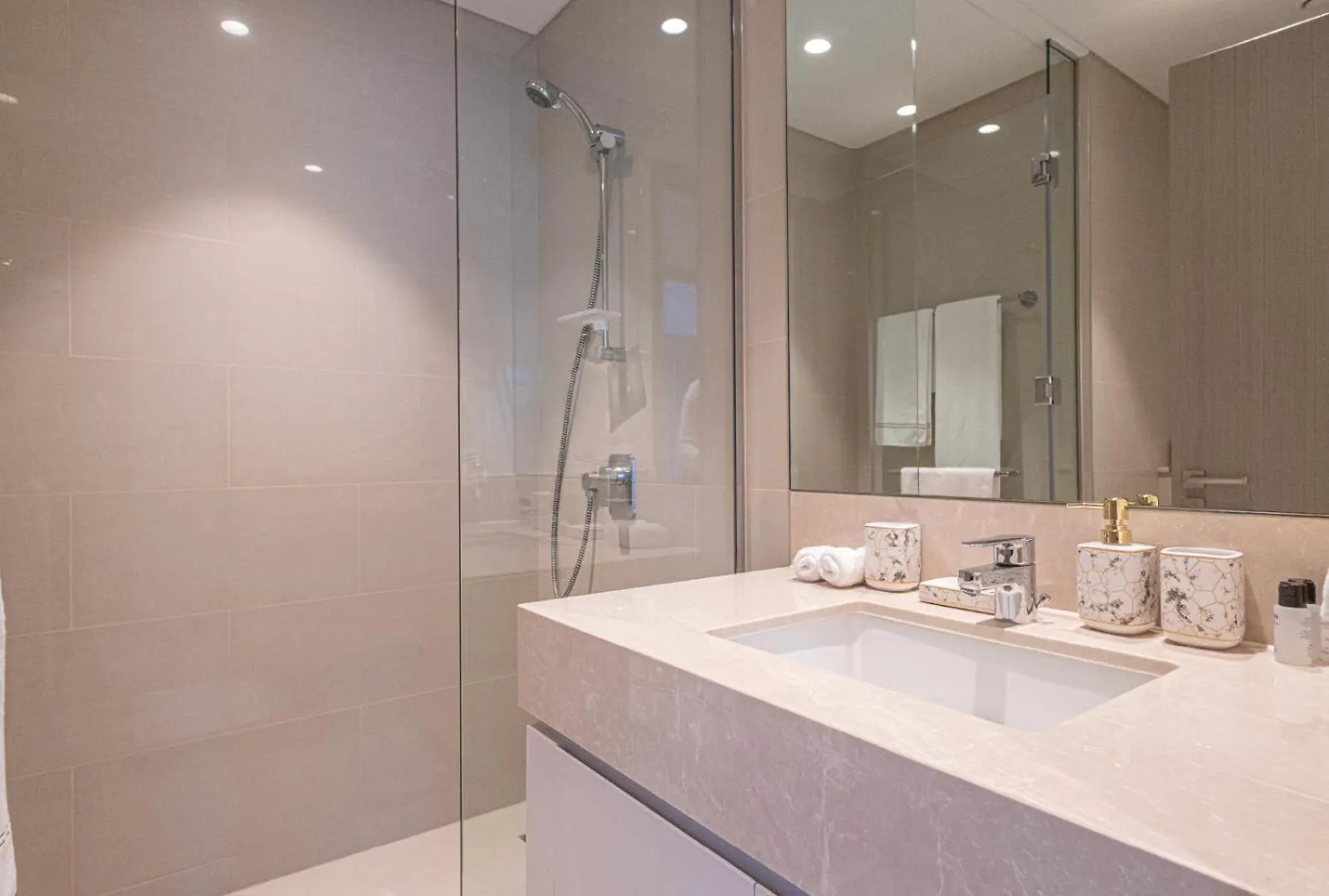 Mh - Act Tower - Downtown - Burj View 3Bhk -Ref4008 Apartamento Dubai